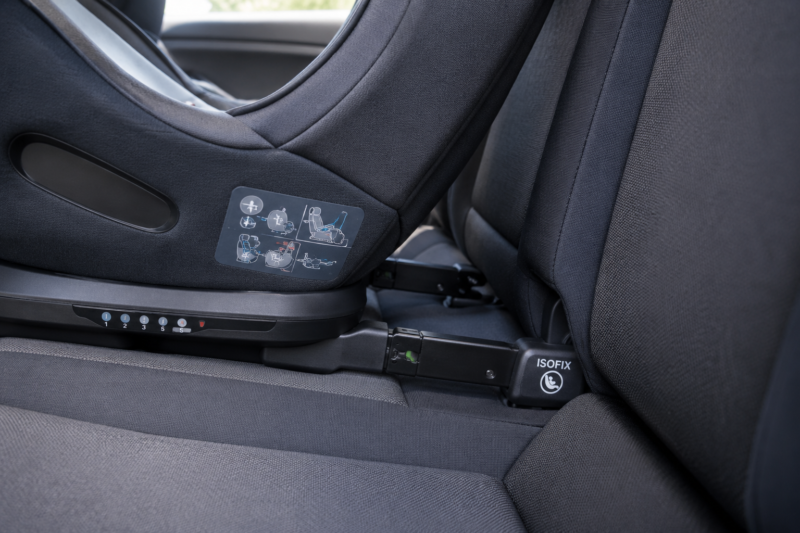 ISOFIX チャイルドシート 装着 固定方法